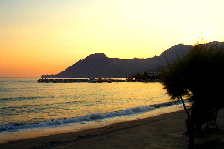 Plakias: Dusk over the Port